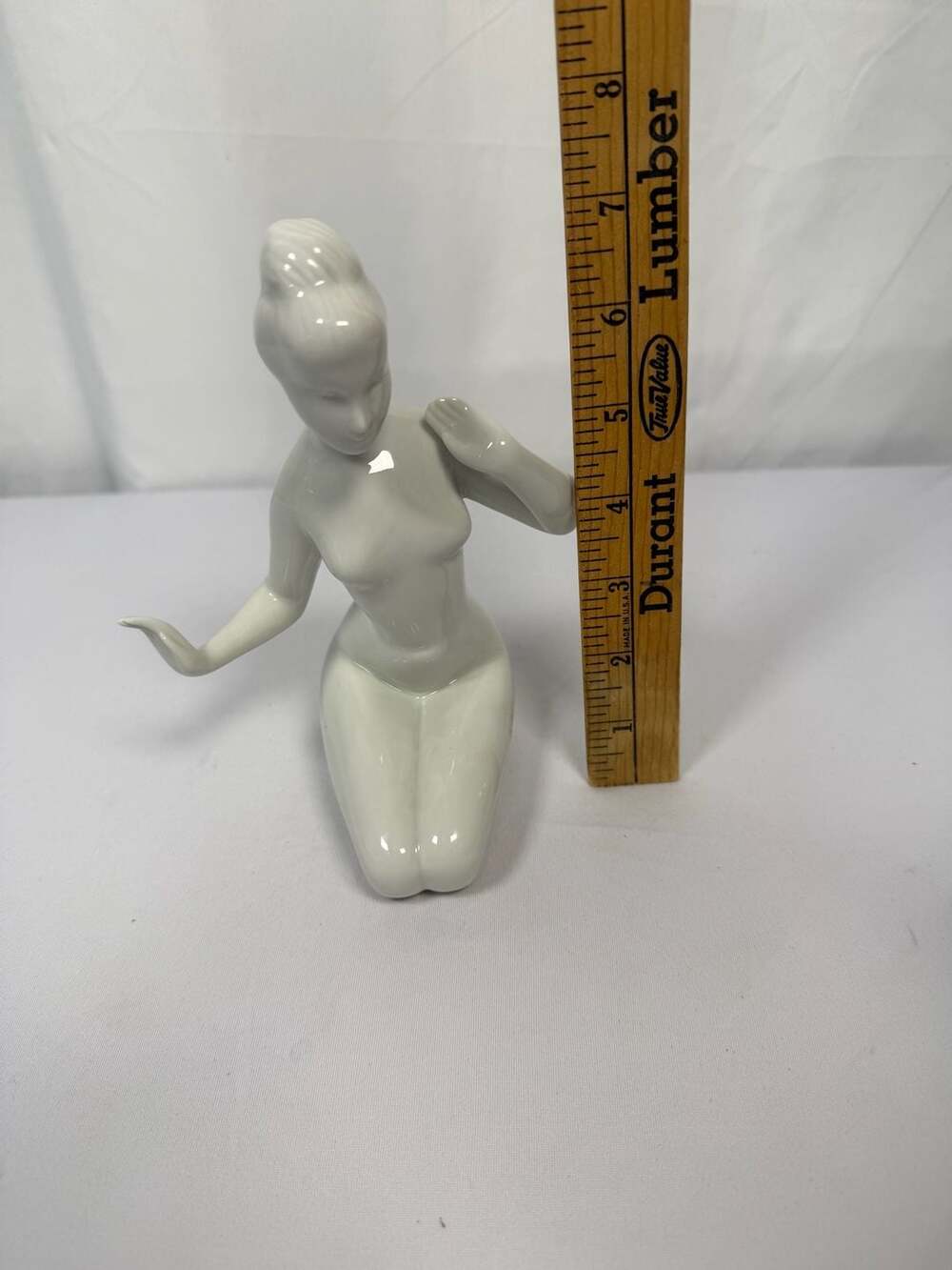 Vintage Royal Dux Jiří Černoch Porcelain Kneeling Woman Figurine - Picture 4 of 4